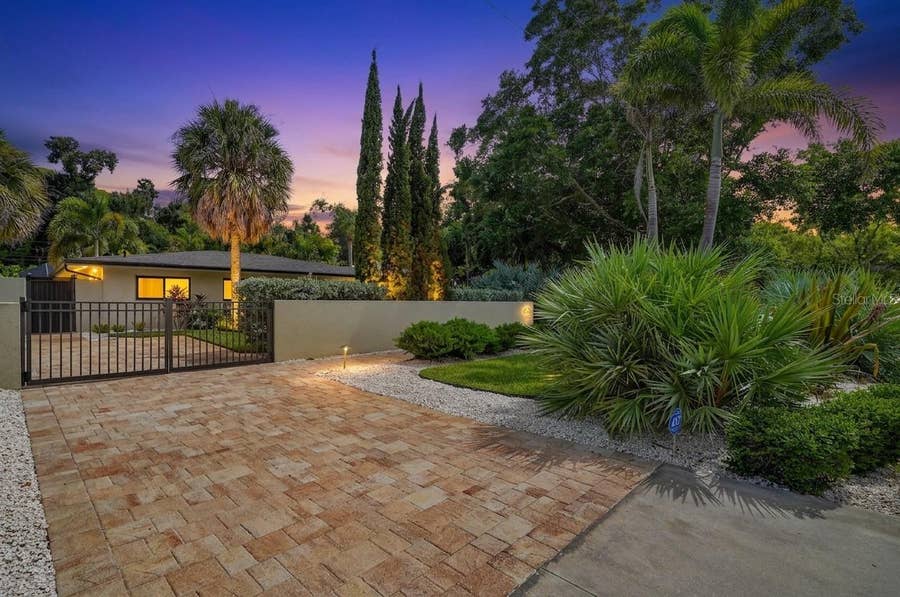 Property photo for 418 SAPPHIRE DRIVE, Sarasota, FL