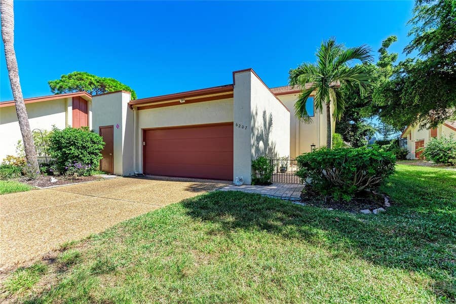 Property photo for 6207 COURTSIDE DRIVE, #23, Bradenton, FL