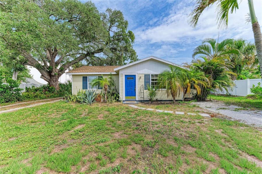 Property photo for 1300 LOMA LINDA COURT, Sarasota, FL