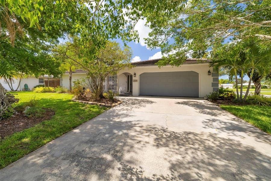Property photo for 3304 SPRING MILL CIRCLE, Sarasota, FL