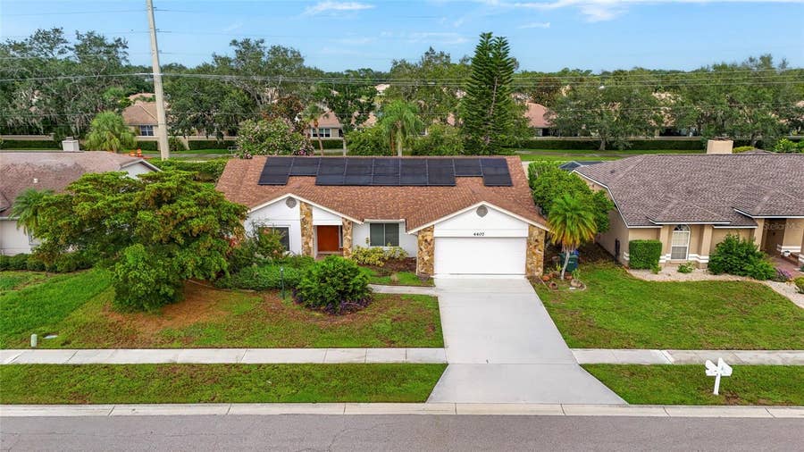 Property photo for 4407 DIAMOND CIRCLE N, Sarasota, FL
