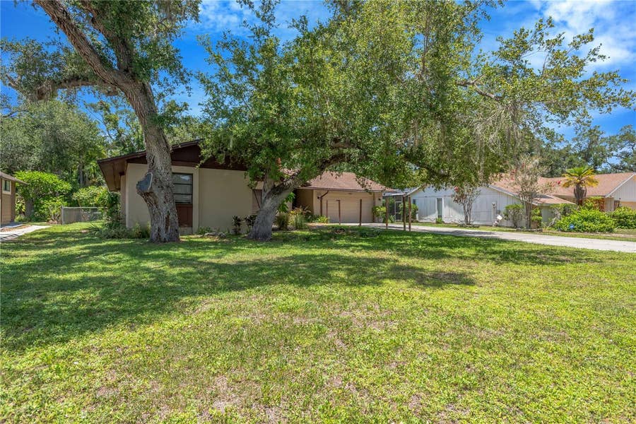 Property photo for 213 WHISPERING OAKS COURT, Sarasota, FL