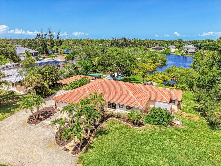Property photo for 140 S OXFORD DRIVE, Englewood, FL