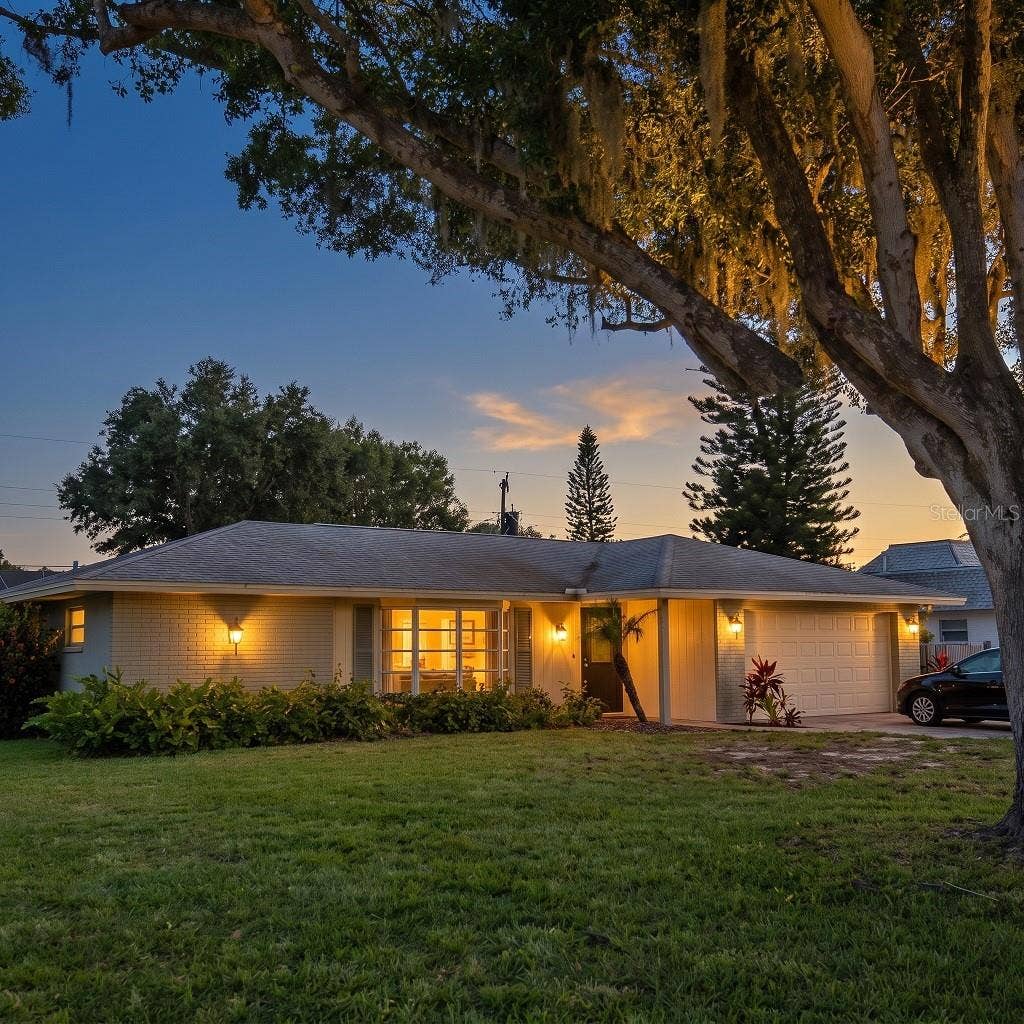 3926 CALLIANDRA DRIVE, Sarasota, FL 34232 3926 CALLIANDRA DRIVE, Sarasota, FL 34232