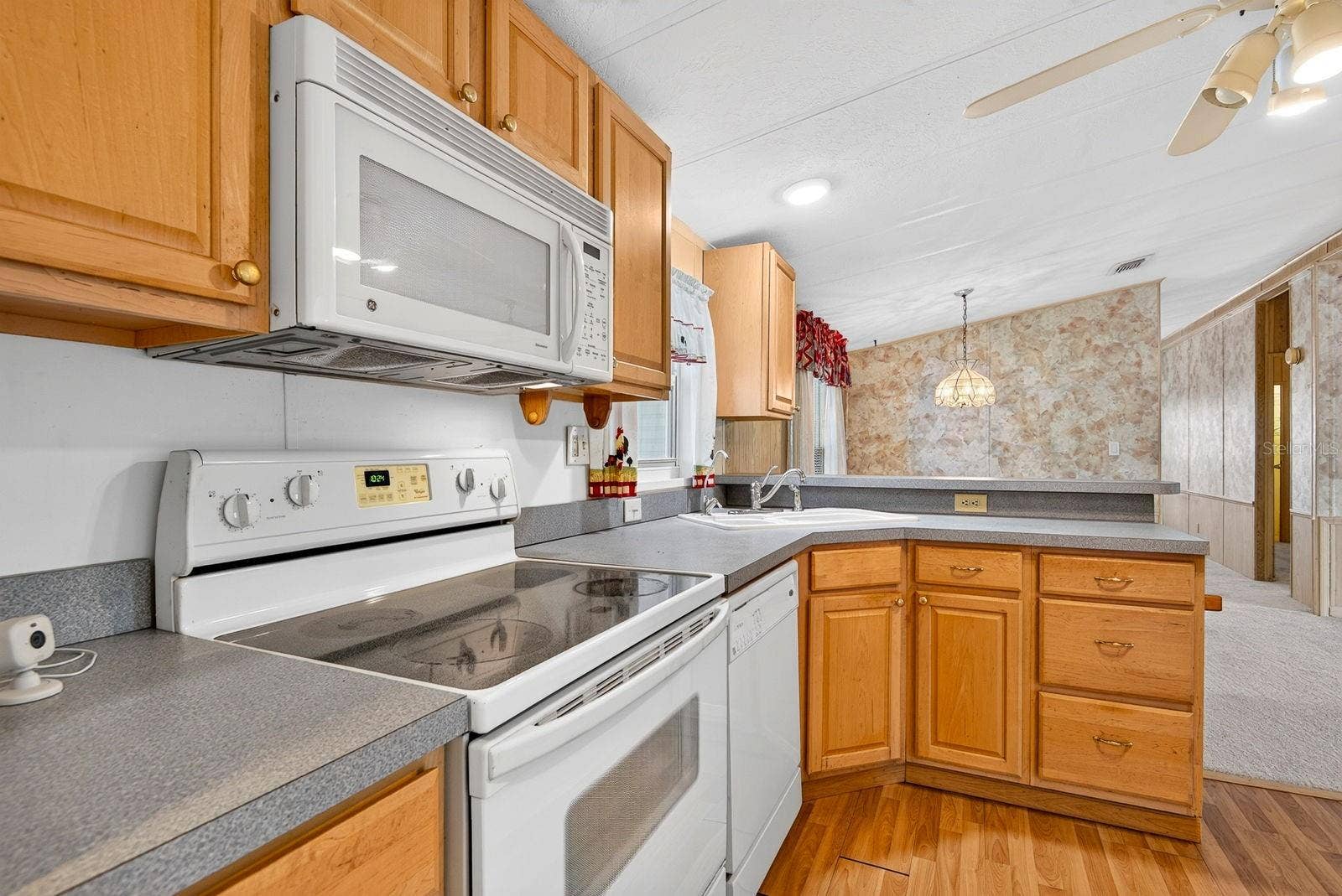 9107 34TH AVENUE E, Palmetto, FL 34221 9107 34TH AVENUE E, Palmetto, FL 34221