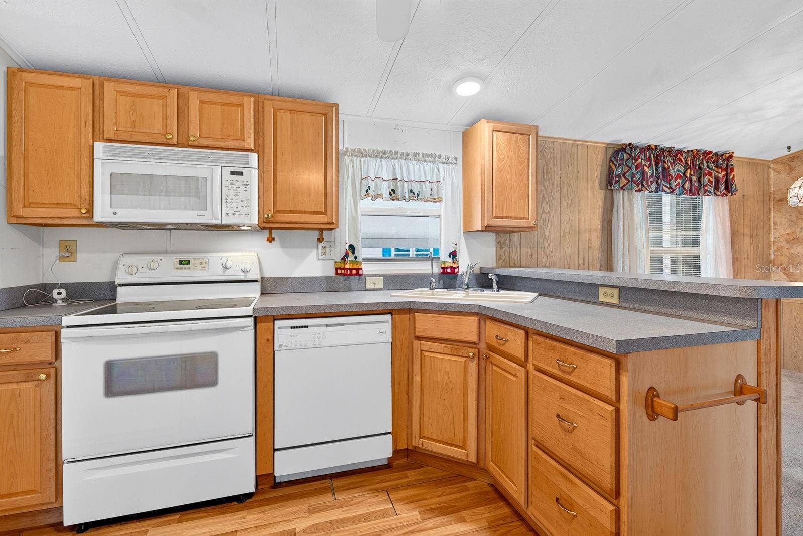 9107 34TH AVENUE E, Palmetto, FL 34221 9107 34TH AVENUE E, Palmetto, FL 34221