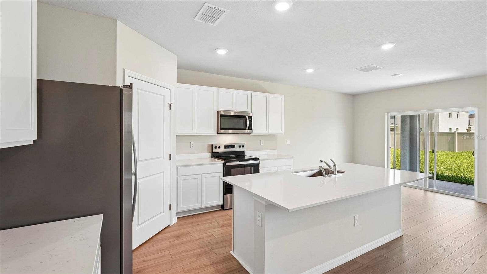 5725 SILVER MOONLIGHT DRIVE, Palmetto, FL 34221 5725 SILVER MOONLIGHT DRIVE, Palmetto, FL 34221