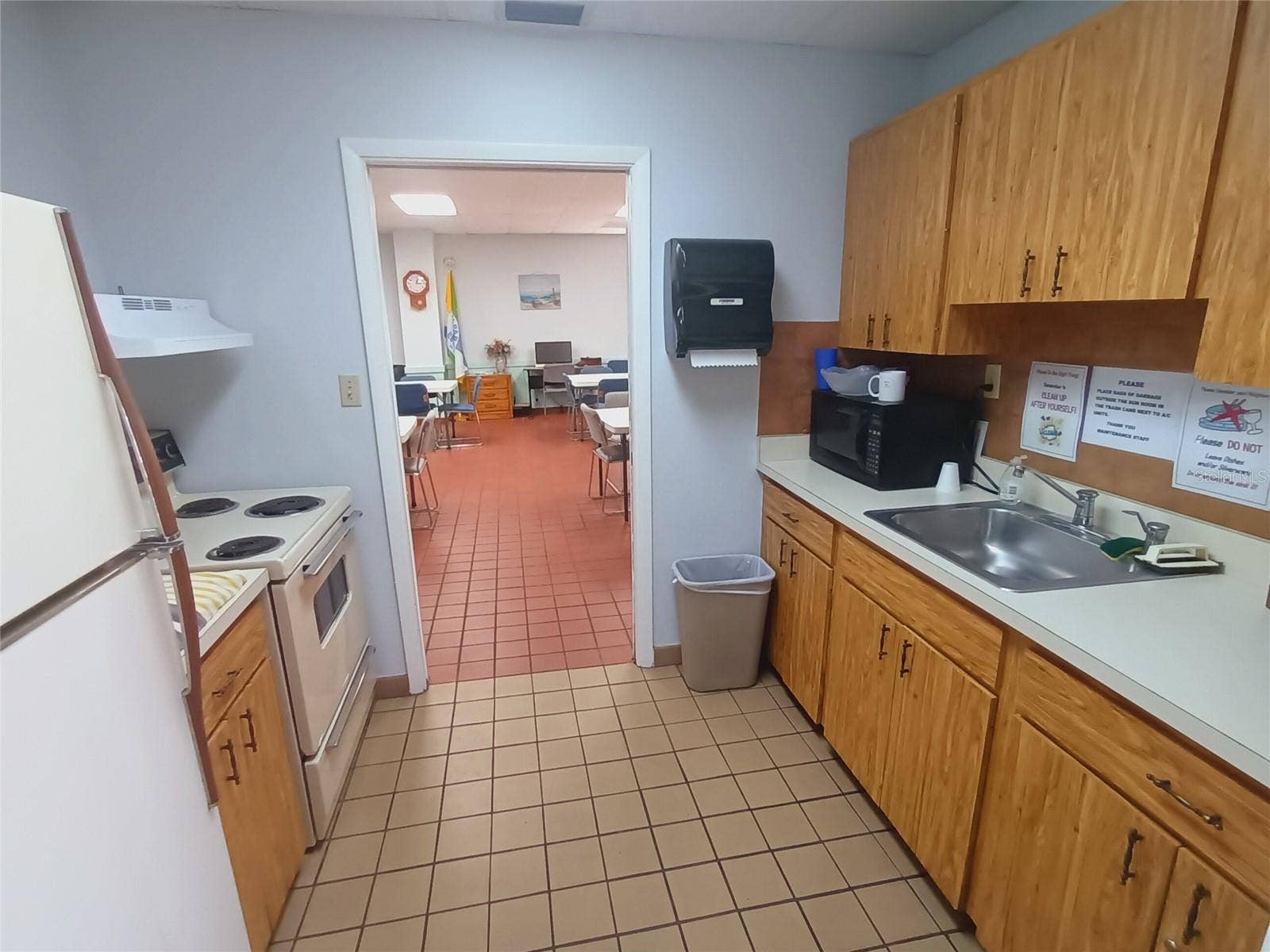 4949 OAKLAND HILLS AVENUE, Sarasota, FL 34234 4949 OAKLAND HILLS AVENUE, Sarasota, FL 34234
