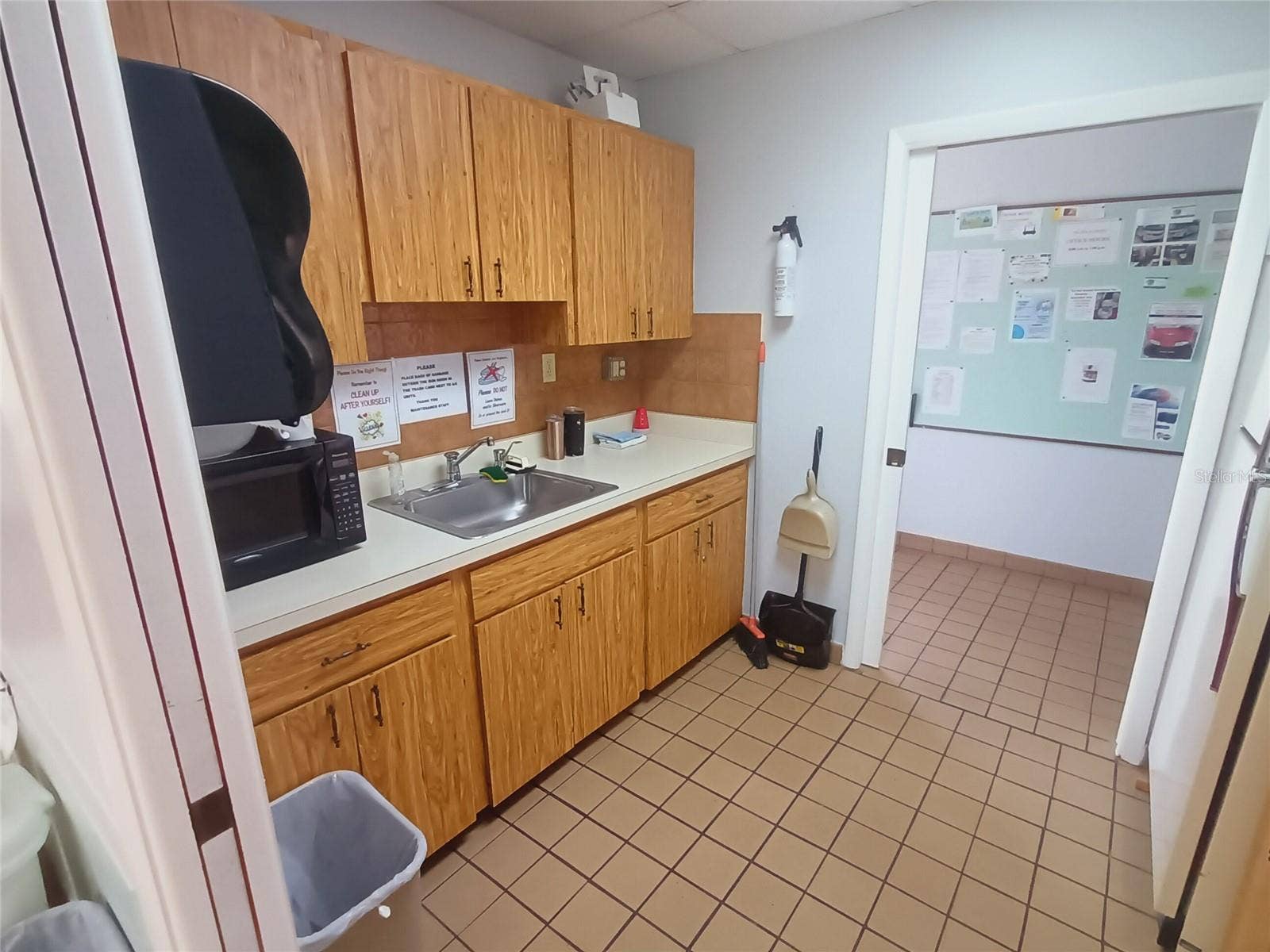 4949 OAKLAND HILLS AVENUE, Sarasota, FL 34234 4949 OAKLAND HILLS AVENUE, Sarasota, FL 34234