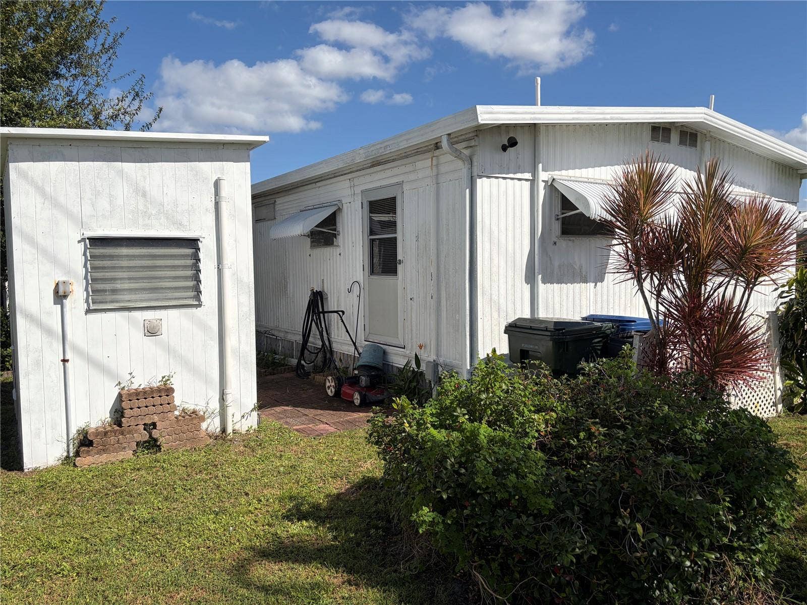 4949 OAKLAND HILLS AVENUE, Sarasota, FL 34234 4949 OAKLAND HILLS AVENUE, Sarasota, FL 34234