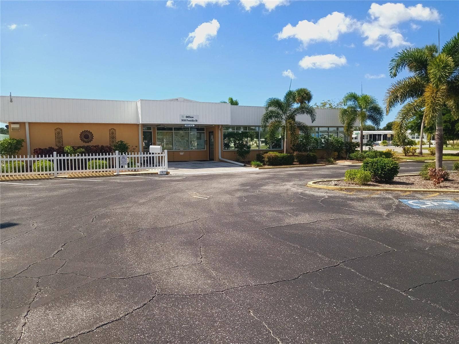 4949 OAKLAND HILLS AVENUE, Sarasota, FL 34234 4949 OAKLAND HILLS AVENUE, Sarasota, FL 34234