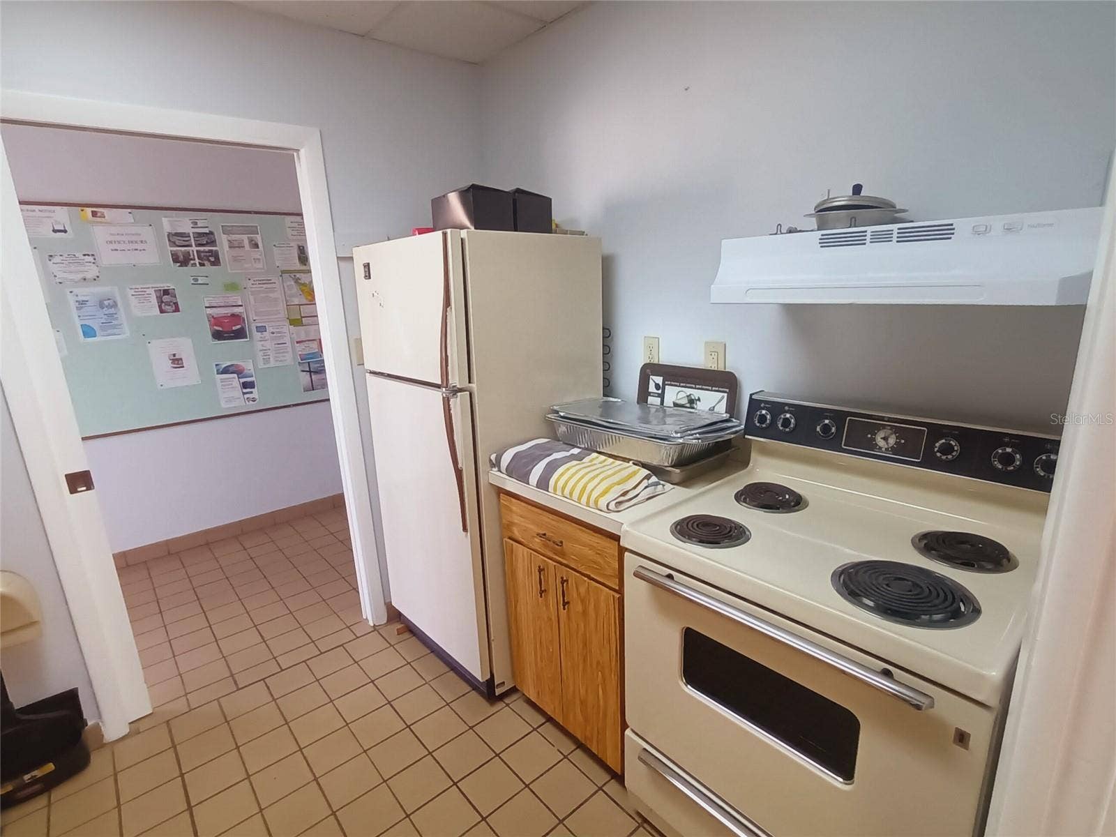 4949 OAKLAND HILLS AVENUE, Sarasota, FL 34234 4949 OAKLAND HILLS AVENUE, Sarasota, FL 34234