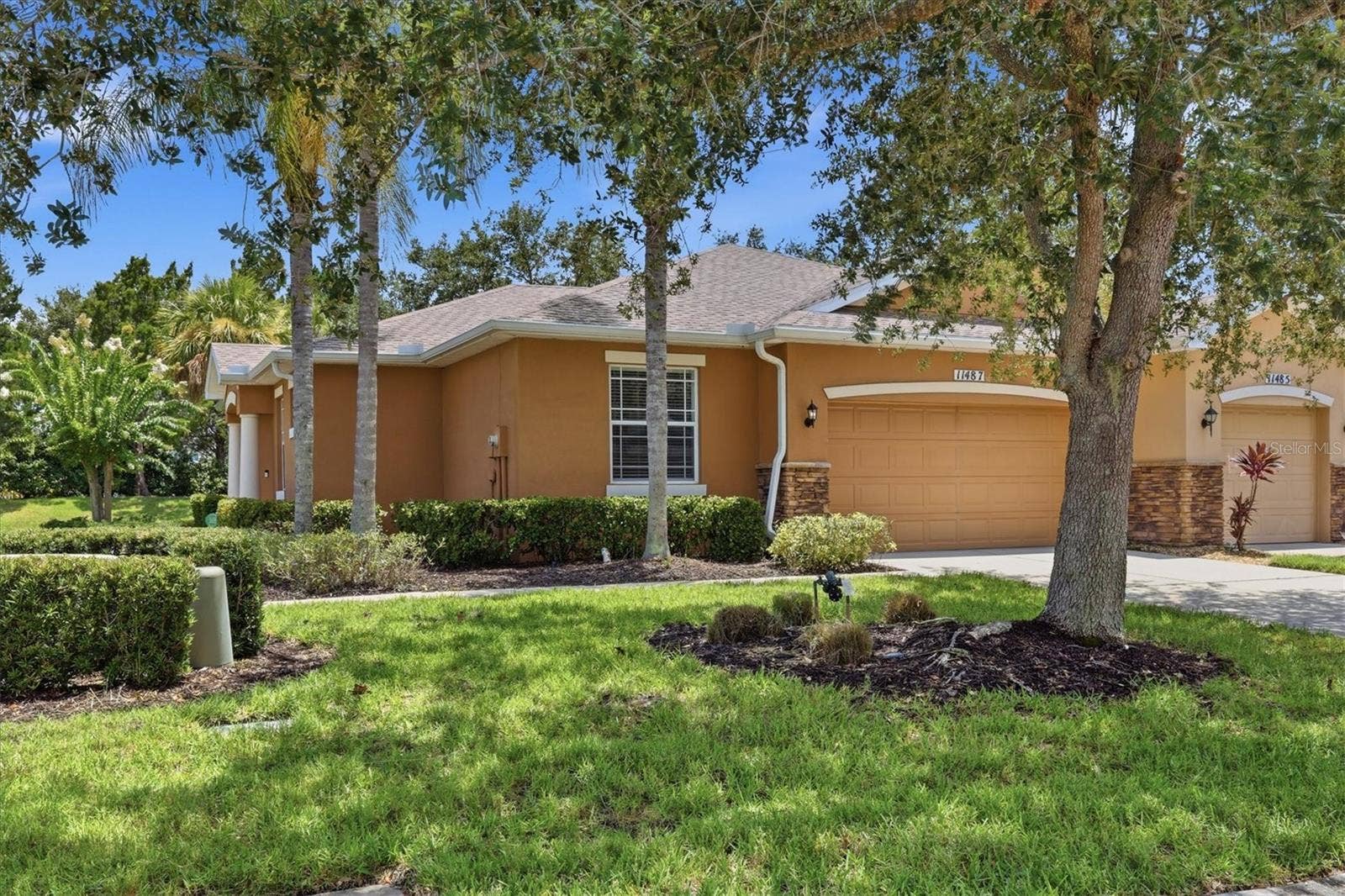 11487 52ND COURT E, Parrish, FL 34219 End unit with 2 car garage