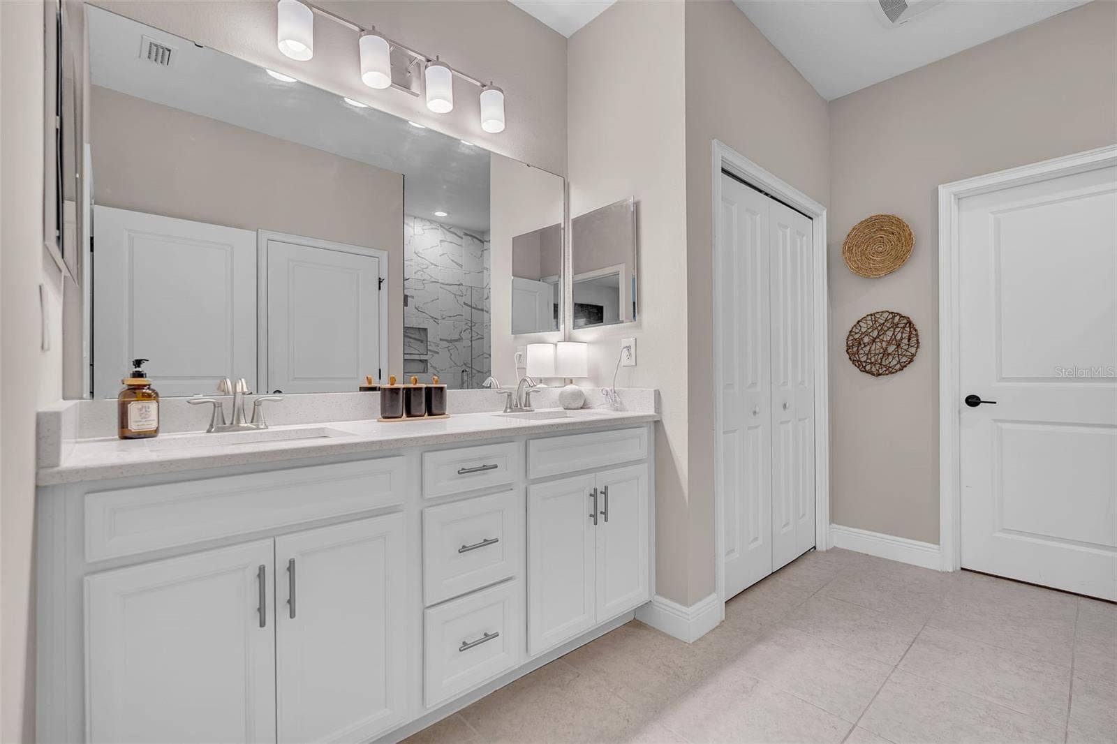 8219 TEA OLIVE TERRACE, Palmetto, FL 34221 Double Vanity