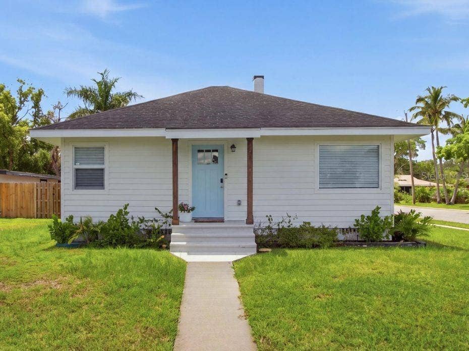 1902 SAINT GEORGE DRIVE, Bradenton, FL 34208 1902 SAINT GEORGE DRIVE, Bradenton, FL 34208