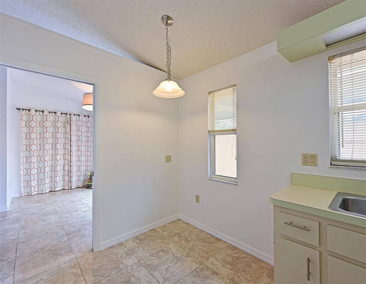 5506 37TH STREET E, #4, Bradenton, FL 34203 5506 37TH STREET E, #4, Bradenton, FL 34203