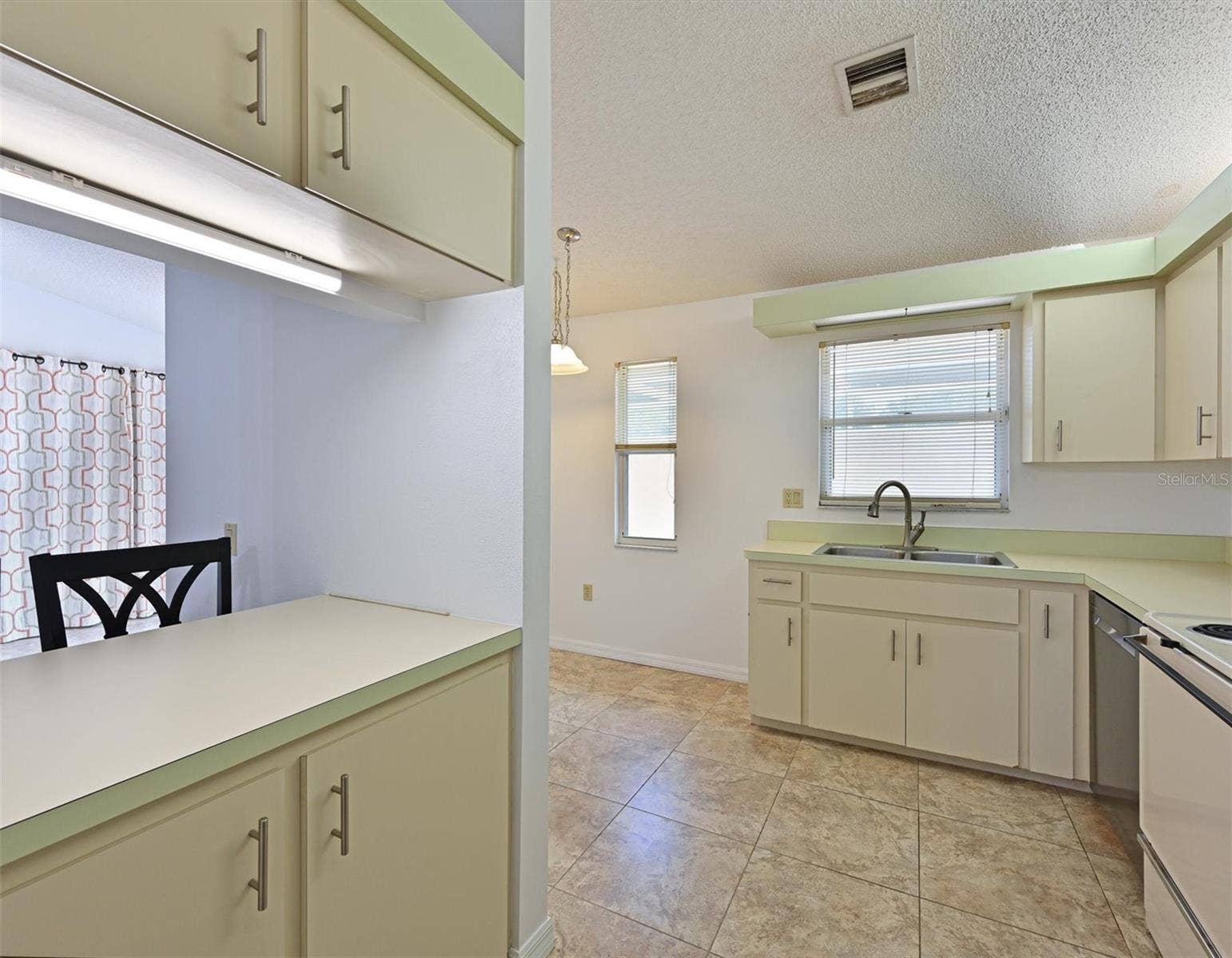 5506 37TH STREET E, #4, Bradenton, FL 34203 5506 37TH STREET E, #4, Bradenton, FL 34203