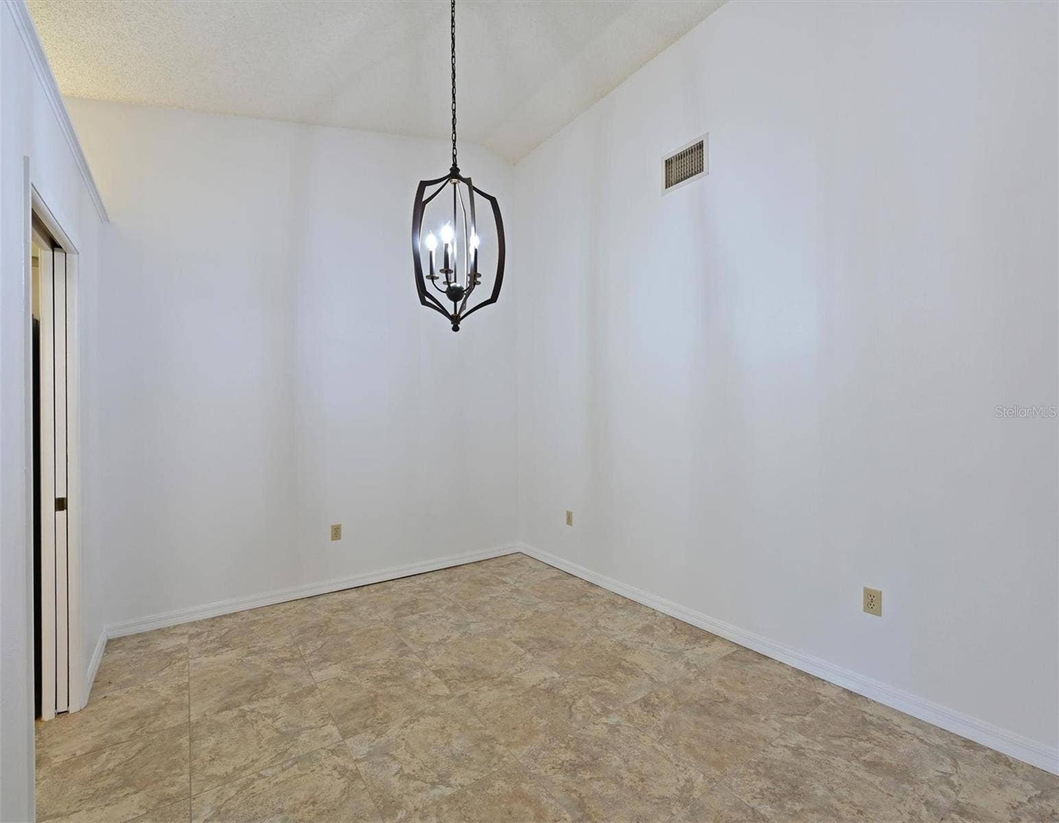 5506 37TH STREET E, #4, Bradenton, FL 34203 5506 37TH STREET E, #4, Bradenton, FL 34203