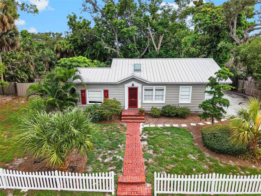 Property photo for 1010 VIRGINIA DRIVE, Sarasota, FL