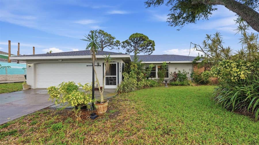 Property photo for 1329 NANTUCKET ROAD, Venice, FL