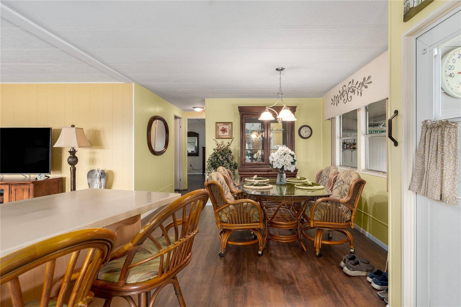 Kitchen to Dinning