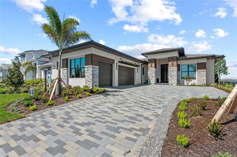 Property photo for 800 BLUE SHELL LOOP, Sarasota, FL