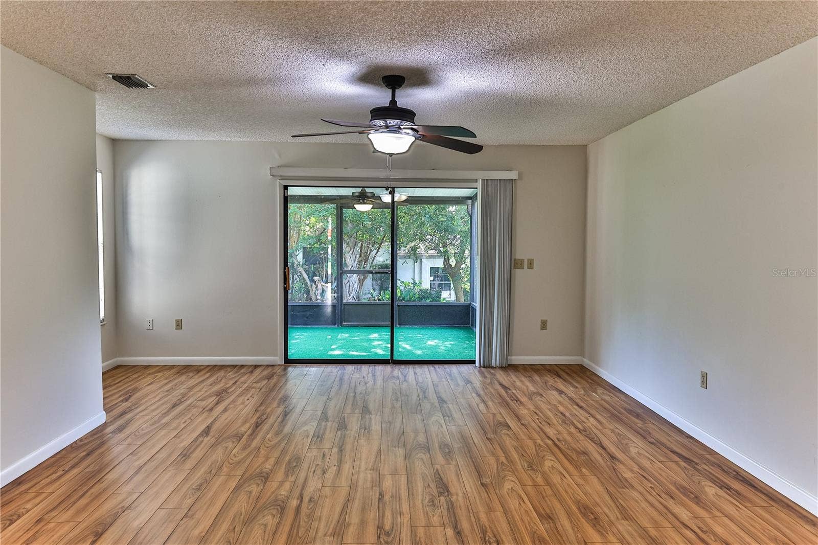3333 S LIVERPOOL POINT, Inverness, FL 34452 Living Room