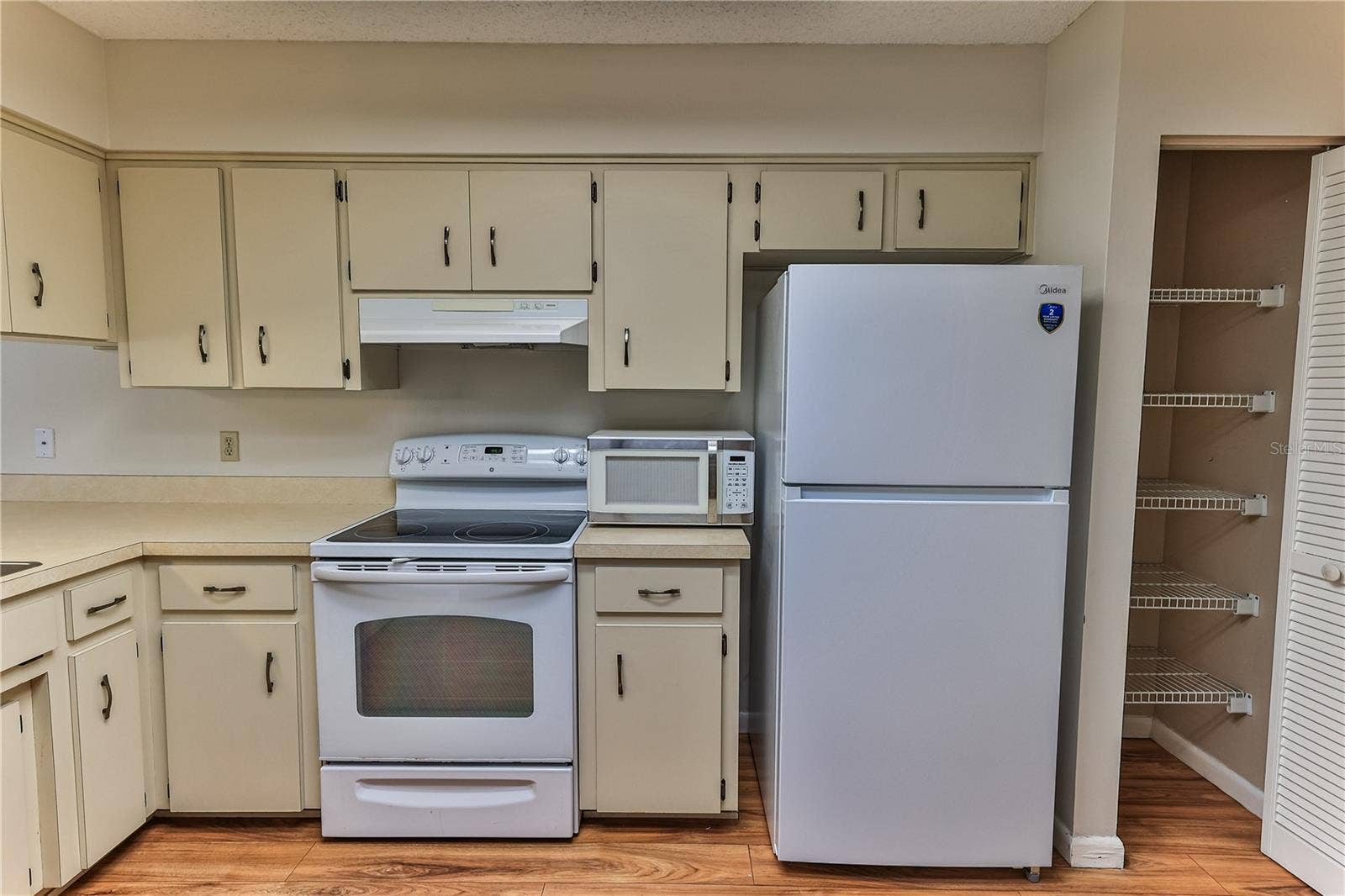 3333 S LIVERPOOL POINT, Inverness, FL 34452 Kitchen, Pantry Closet and Brand New Refrigerator