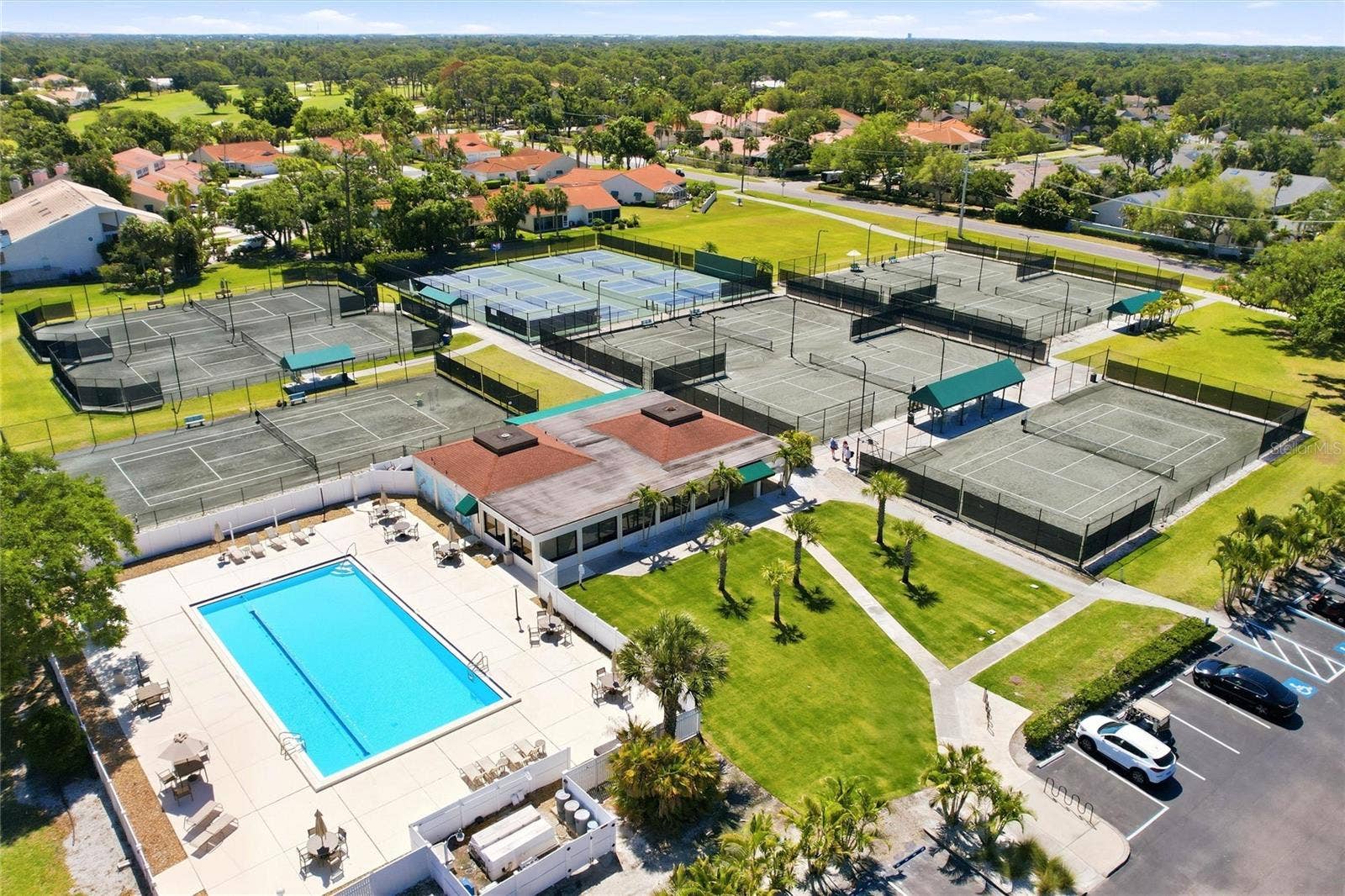 6999 W COUNTRY CLUB DRIVE N, #123, Sarasota, FL 34243 Palm Aire pool, Tennis, Padel, water aerobics
