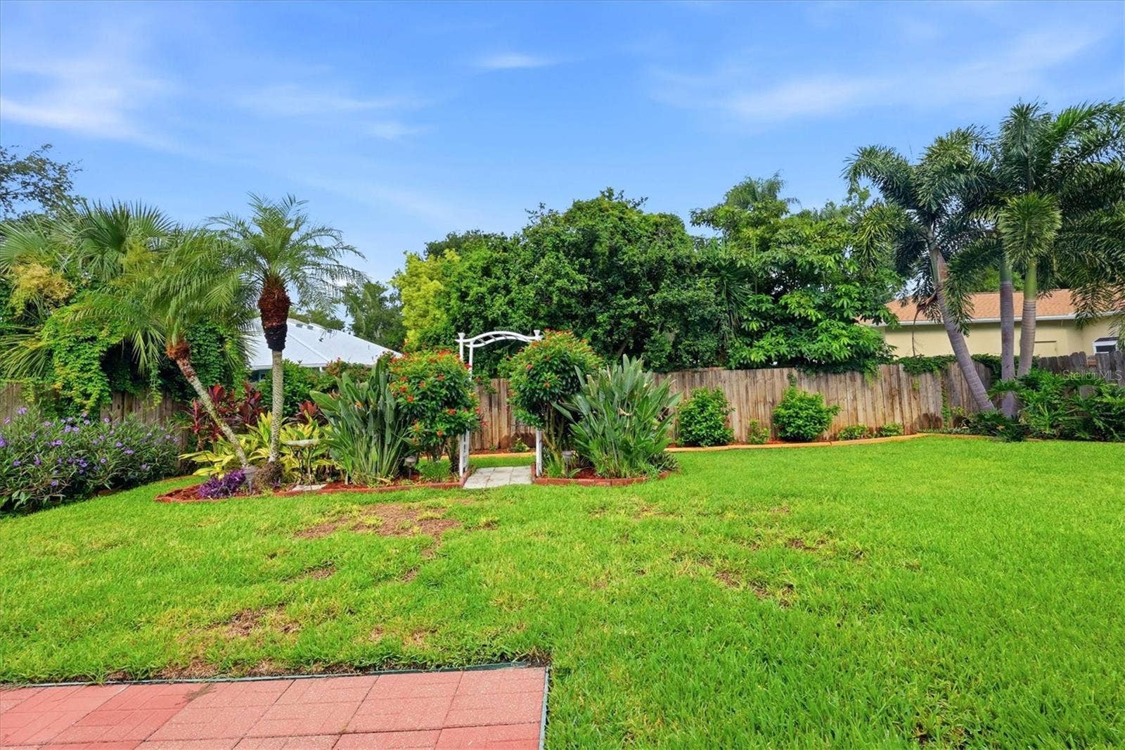 4380 IOLA DRIVE, Sarasota, FL 34231 Landscaped Backyard