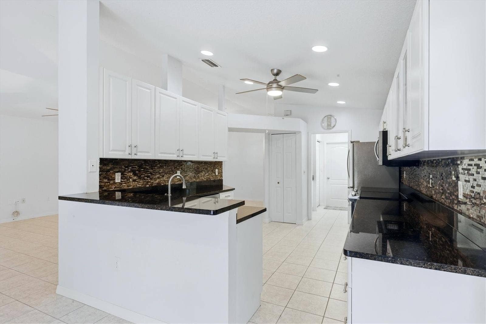 4380 IOLA DRIVE, Sarasota, FL 34231 Kitchen