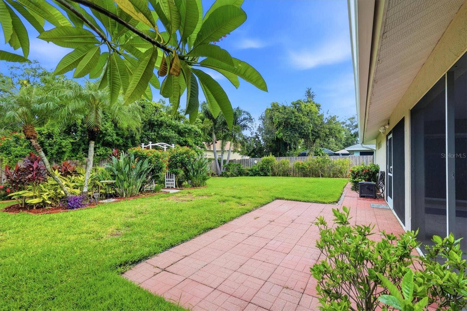 4380 IOLA DRIVE, Sarasota, FL 34231 Landscaped Backyard
