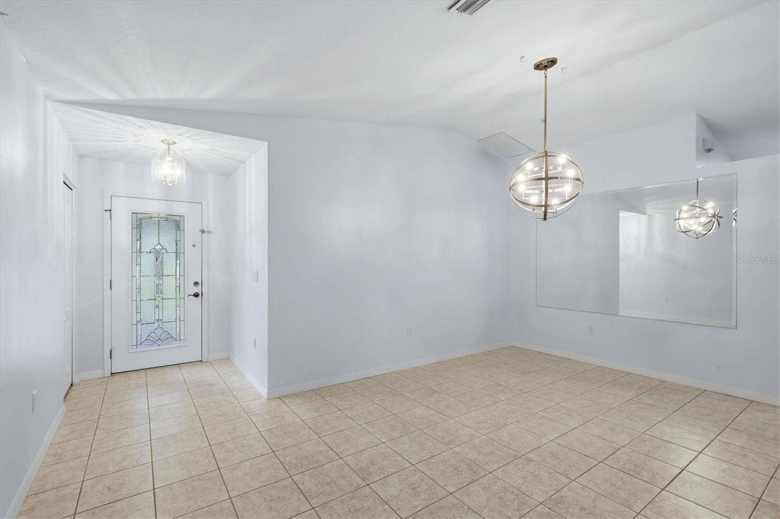 4380 IOLA DRIVE, Sarasota, FL 34231 Entry and Dinning