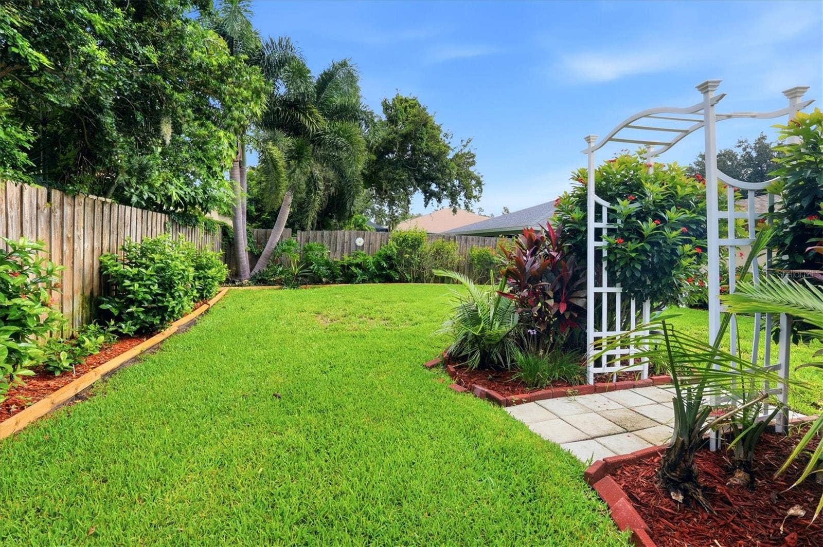 4380 IOLA DRIVE, Sarasota, FL 34231 Landscaped Backyard