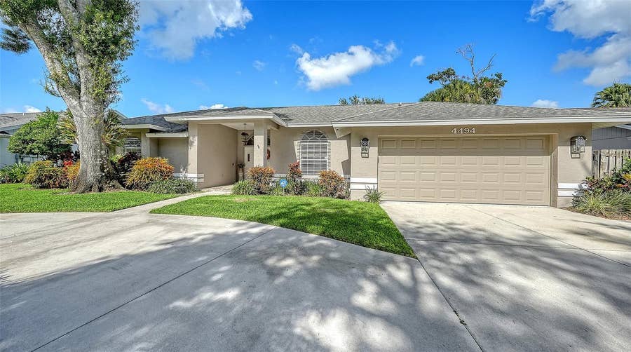 Property photo for 4494 DIAMOND CIRCLE E, Sarasota, FL