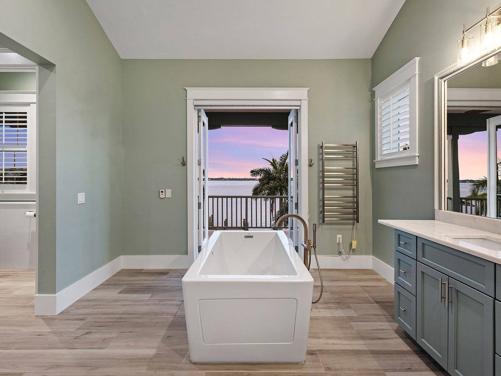4024 11TH STREET COURT W, Palmetto, FL 34221 Primary bathroom on the second floor