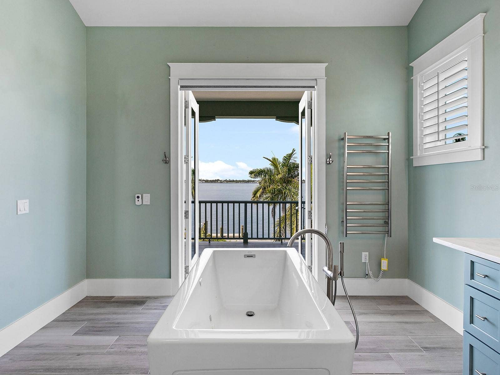 4024 11TH STREET COURT W, Palmetto, FL 34221 Freestanding soaking tub in the second-floor primary bedroom with river views
