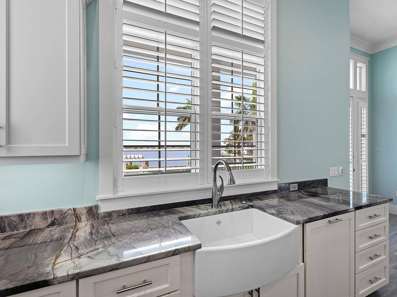 4024 11TH STREET COURT W, Palmetto, FL 34221 Farm sink facing the river