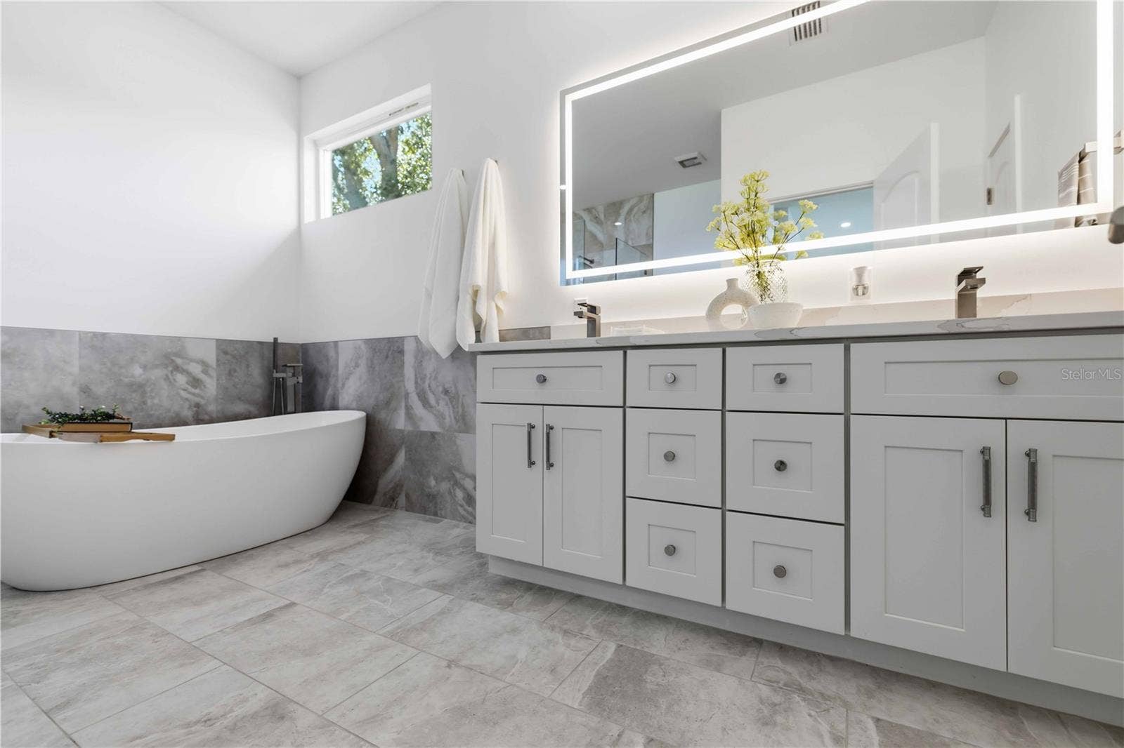 1354 TEAROSE PLACE, Sarasota, FL 34239 Primary Ensuite Bathrm