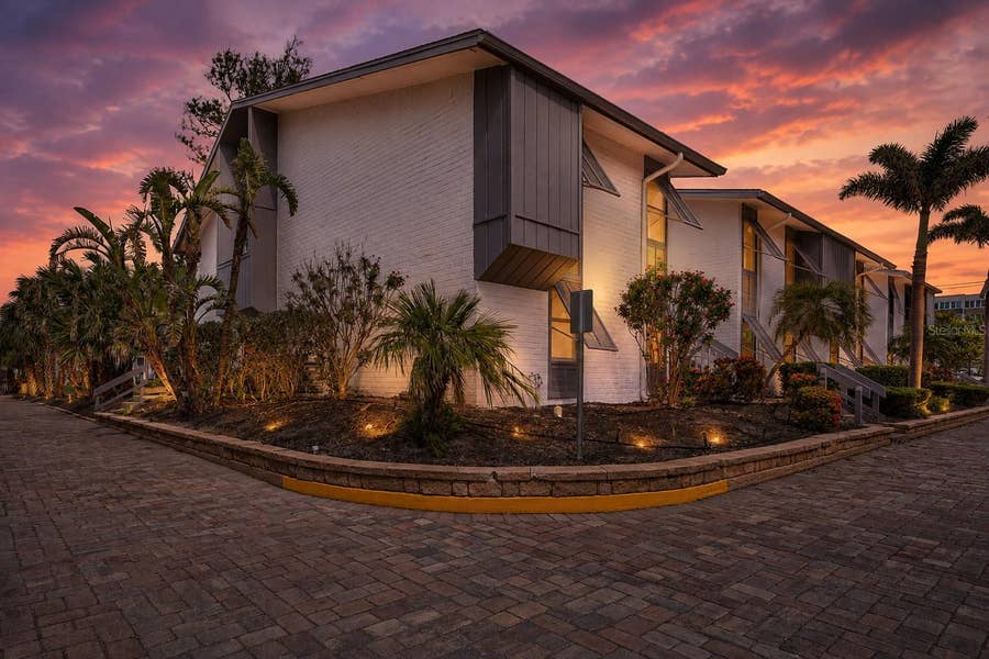 Property photo for 1141 W PEPPERTREE DRIVE, #1141, Sarasota, FL