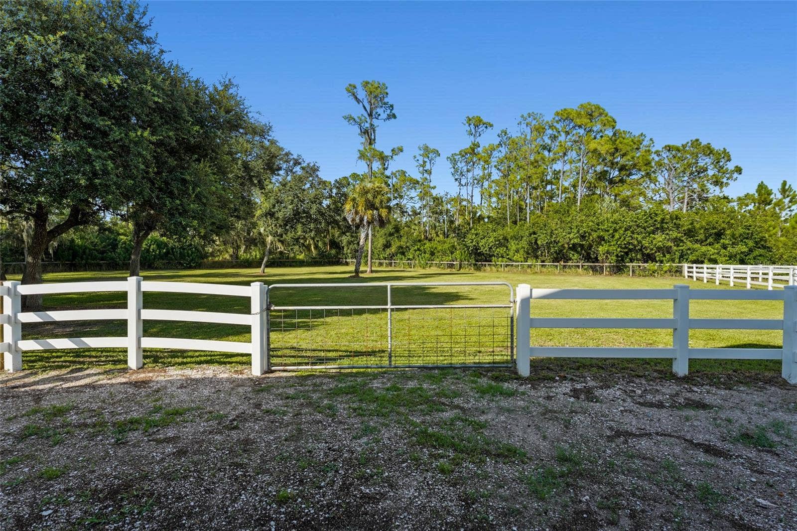 7310 201ST STREET E, Bradenton, FL 34202 7310 201ST STREET E, Bradenton, FL 34202