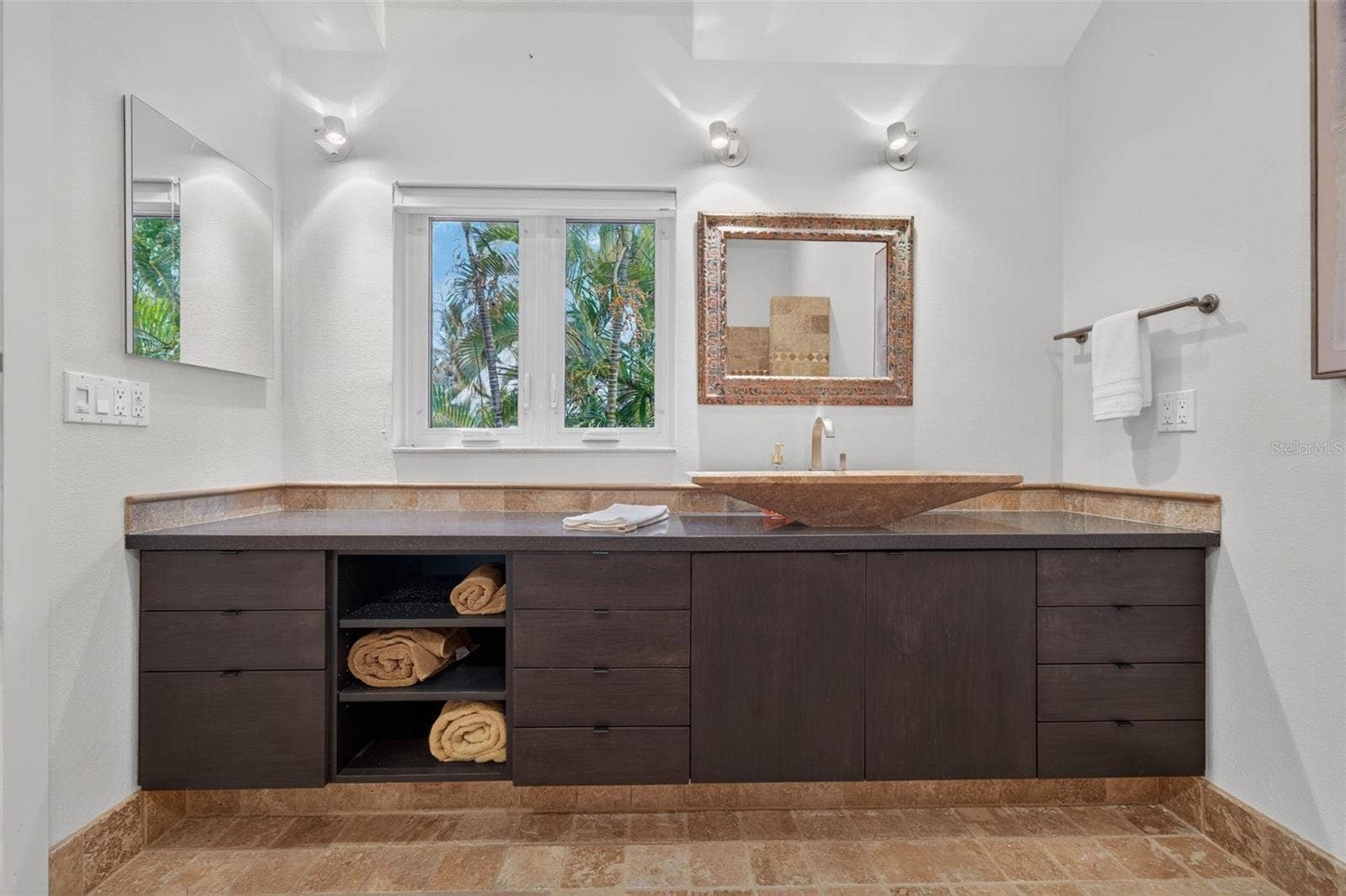 677 LANDS END DRIVE, Longboat Key, FL 34228 677 LANDS END DRIVE, Longboat Key, FL 34228