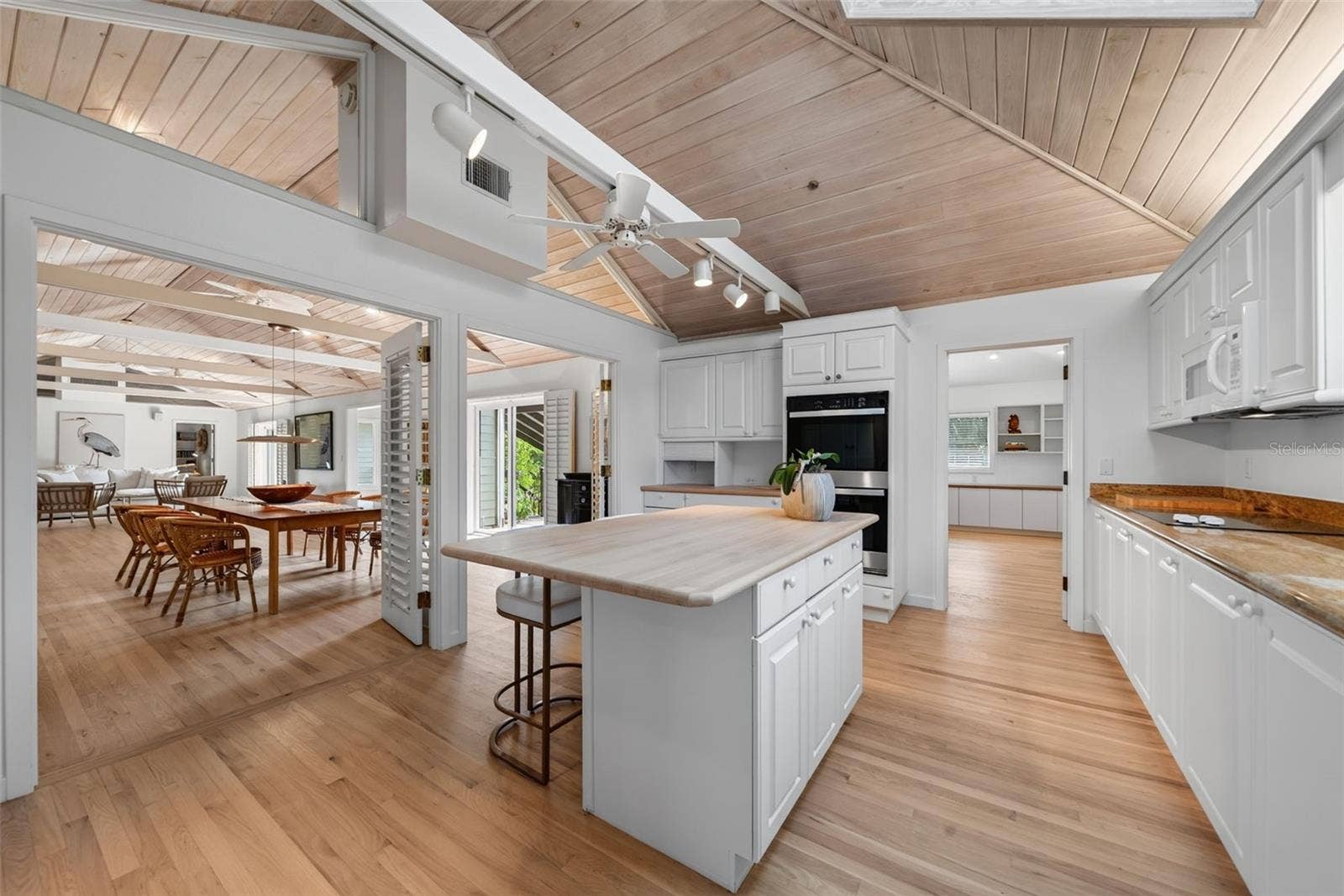 677 LANDS END DRIVE, Longboat Key, FL 34228 677 LANDS END DRIVE, Longboat Key, FL 34228