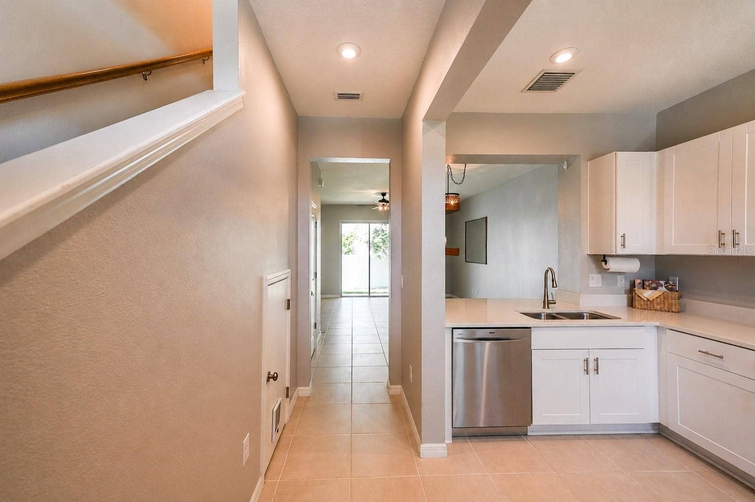 6130 FAIRMONT LANE, Palmetto, FL 34221 Entryway