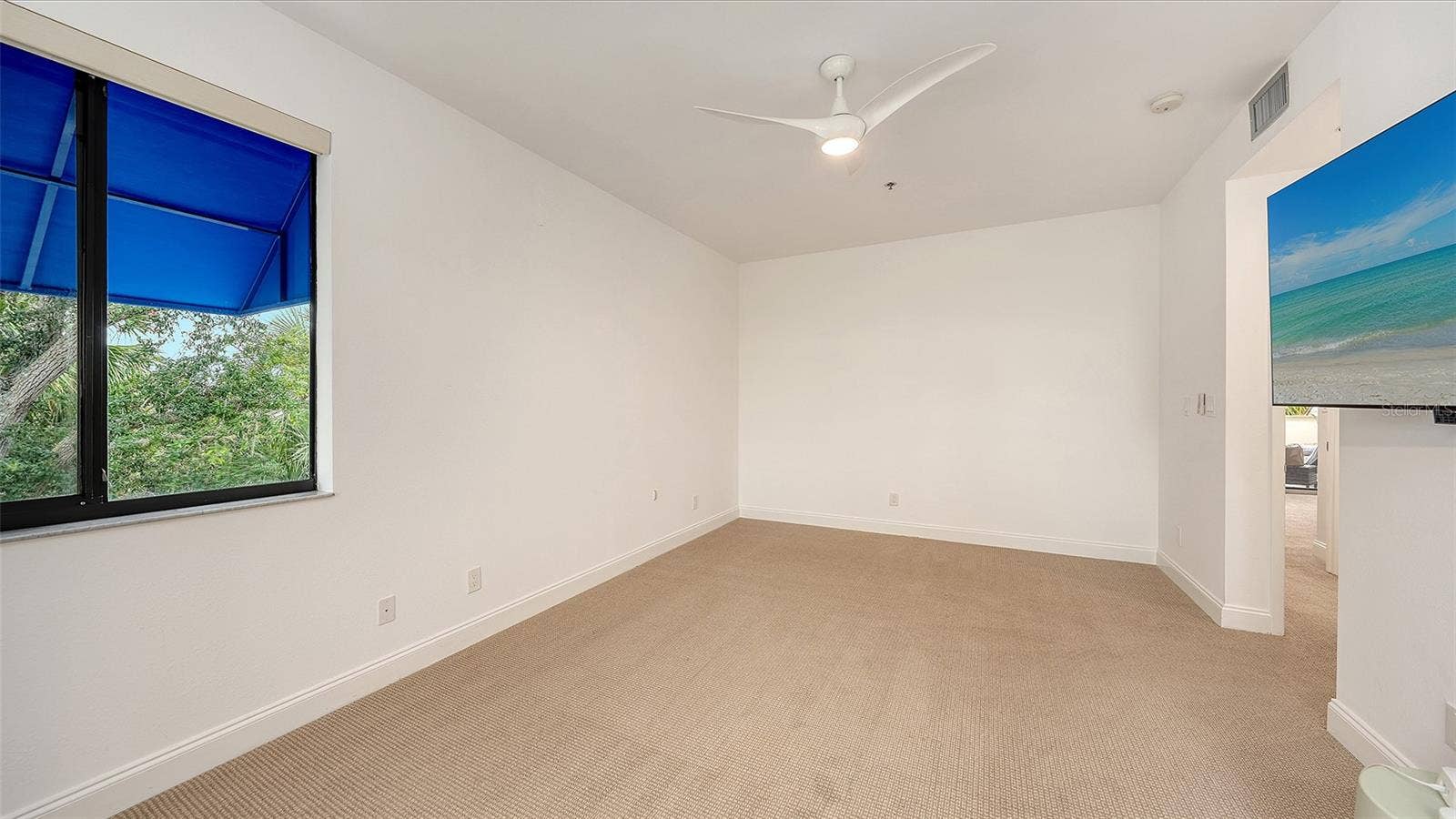 LARGE & BRIGHT PRIMARY SUITE W/ SUNSET TERRACE