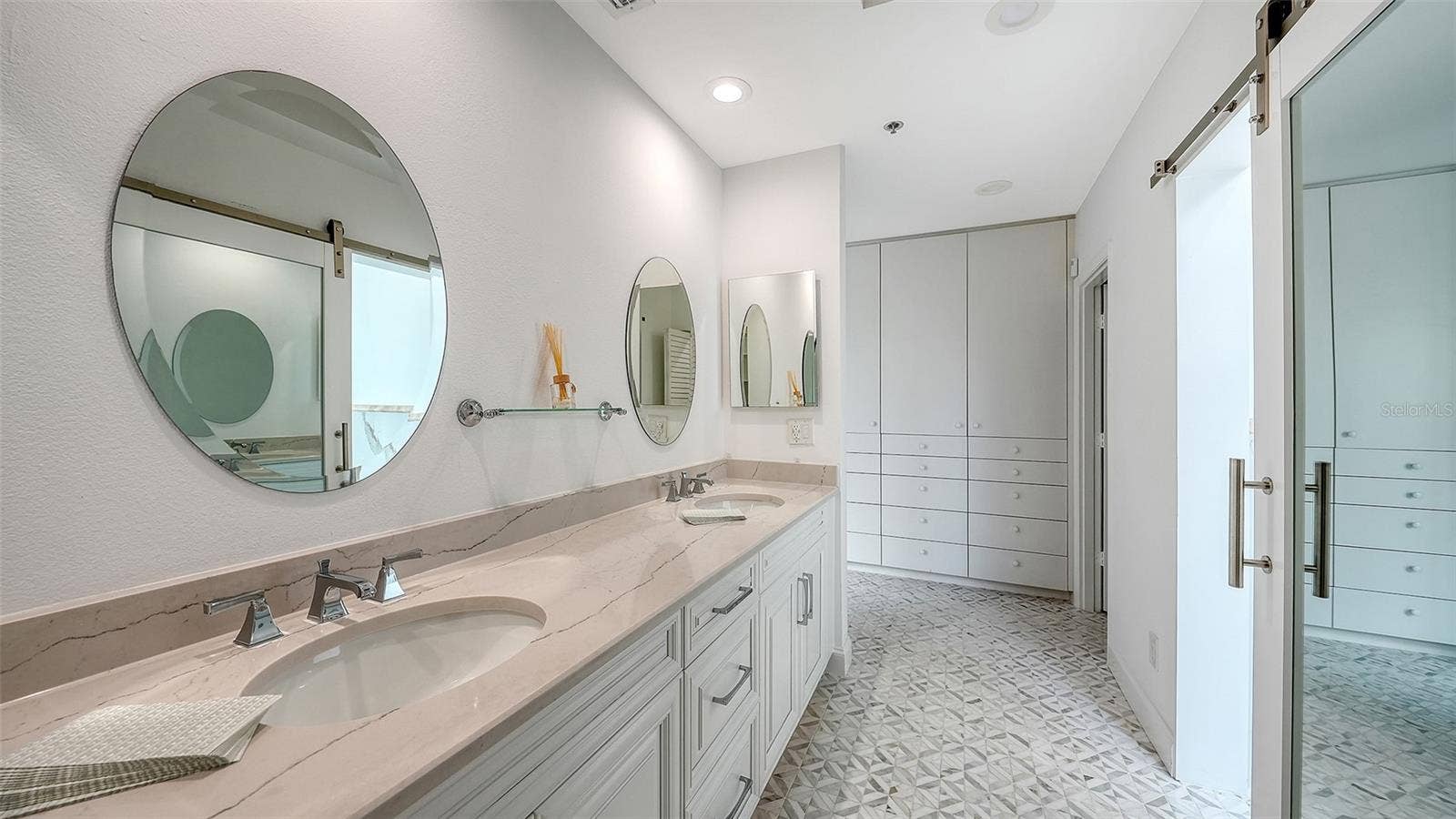 DUAL VANITIES & A SEPARATE LINEN CLOSET