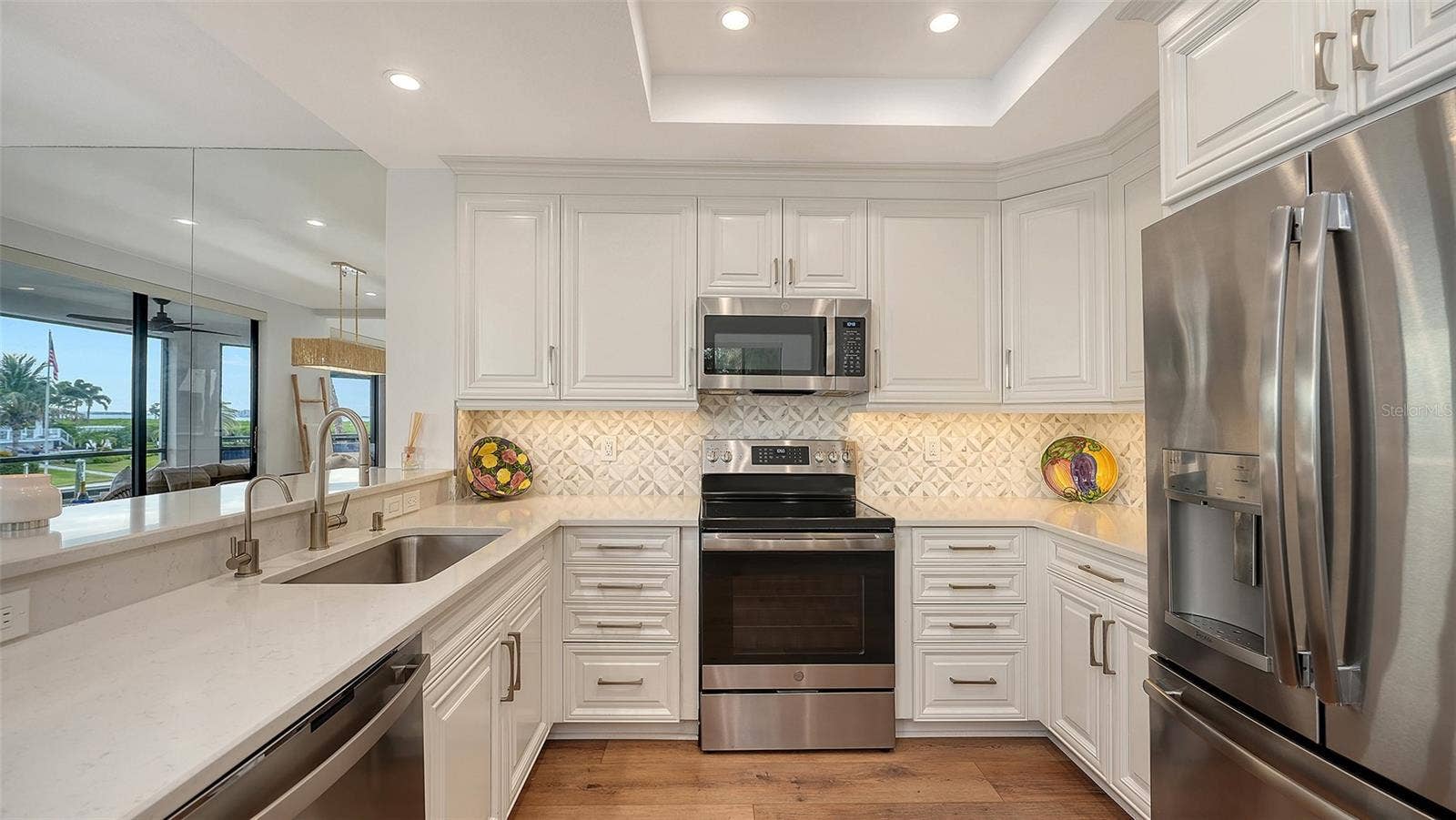 A GREAT OPEN KITCHEN
