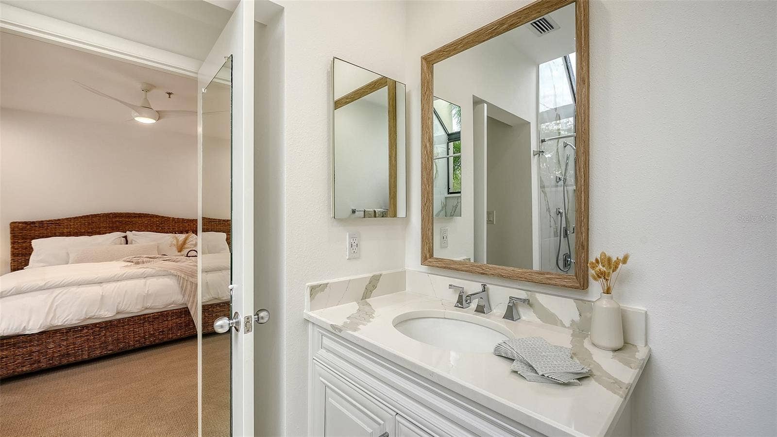 LOVELY VANITY W/ QUARTZ TOP