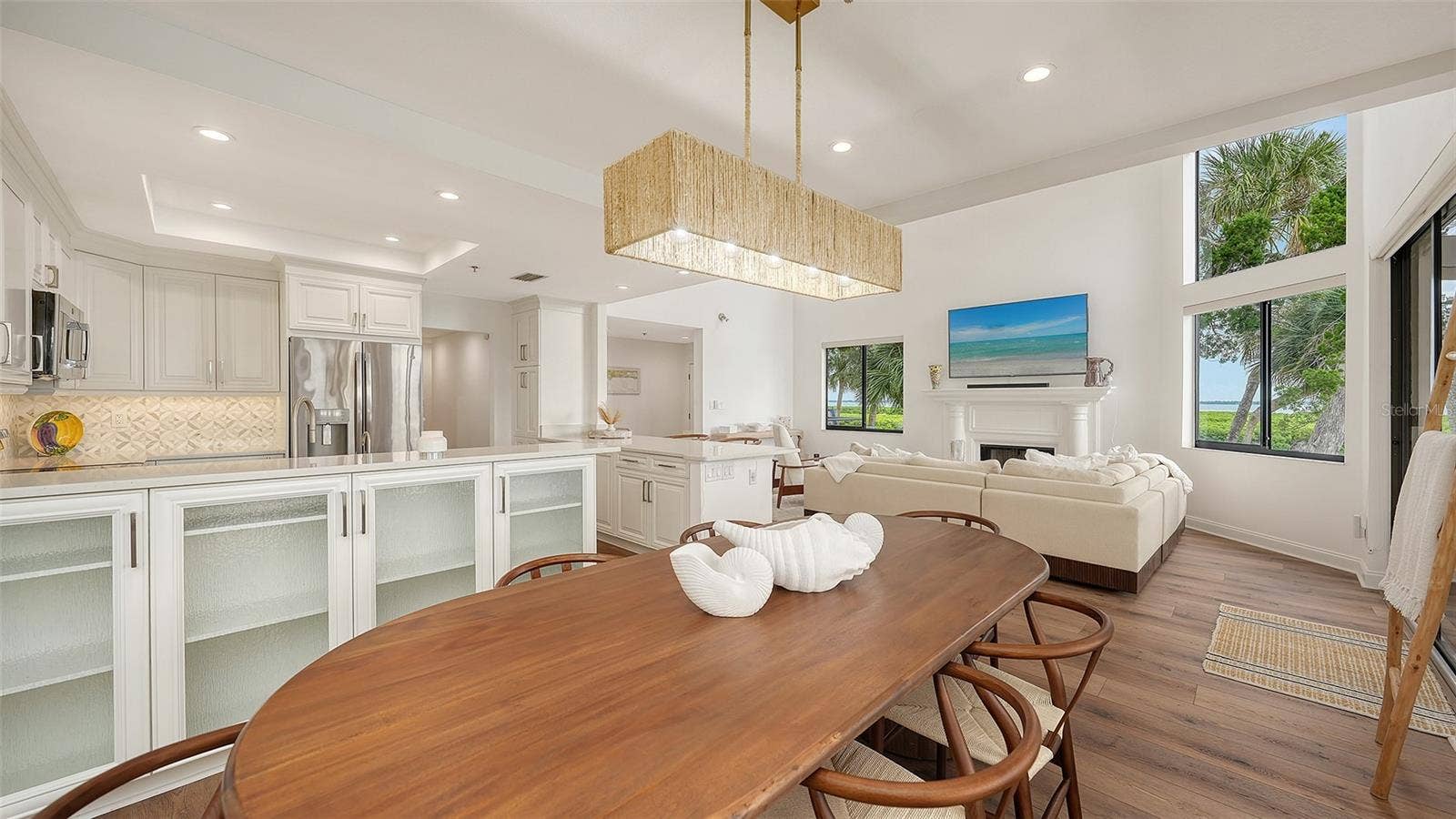 HOST A LARGE GATHERING HERE FOR THE HOLIDAYS !