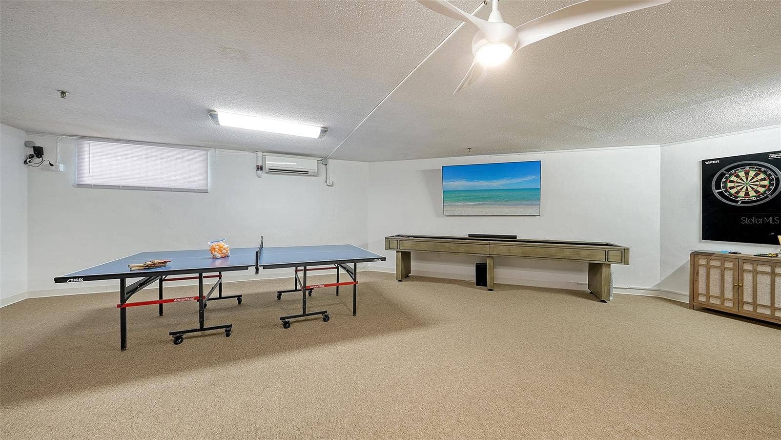 THIS SPACE ENJOYED 2 KING BEDS FOR THE GROWING FAMILY !